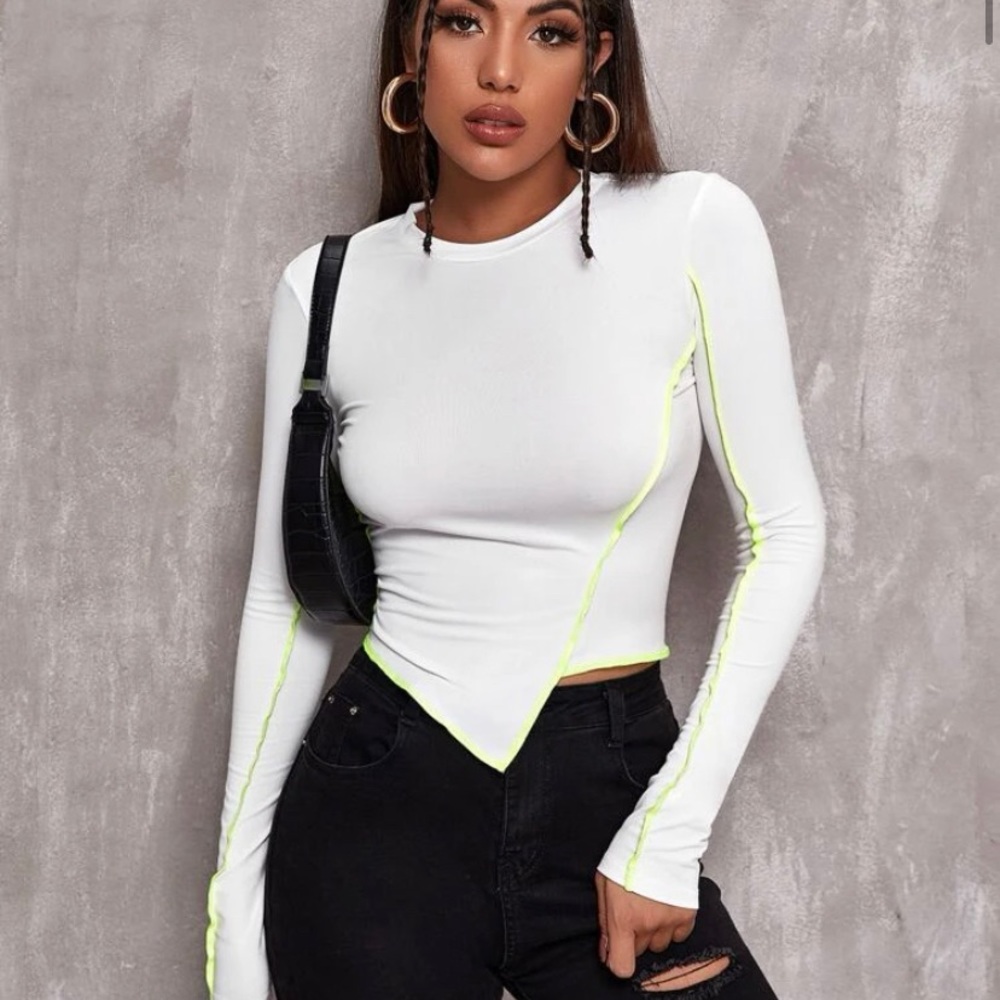 contrast stitching asymmetrical hem tee